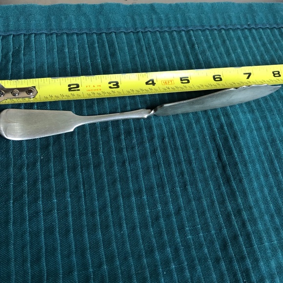 1847 Rogers Bros A1 Silver or Silverplate Master Butter Knife Tipped fiddle - Picture 13 of 14